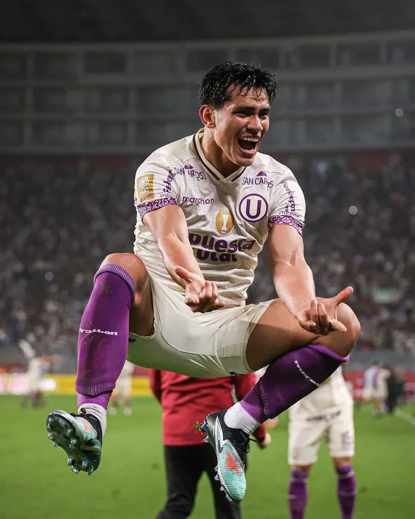 ‘Tunche’ Rivera festejando su gol con Universitario. (Foto: Liga 1)