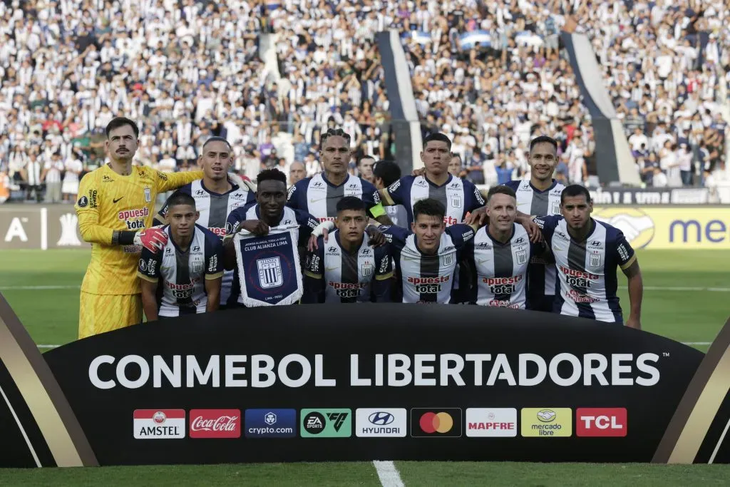 Alianza Lima y su equipo estelar en Copa Libertadores 2025. (Photo by Fernando Sangama/Getty Images)