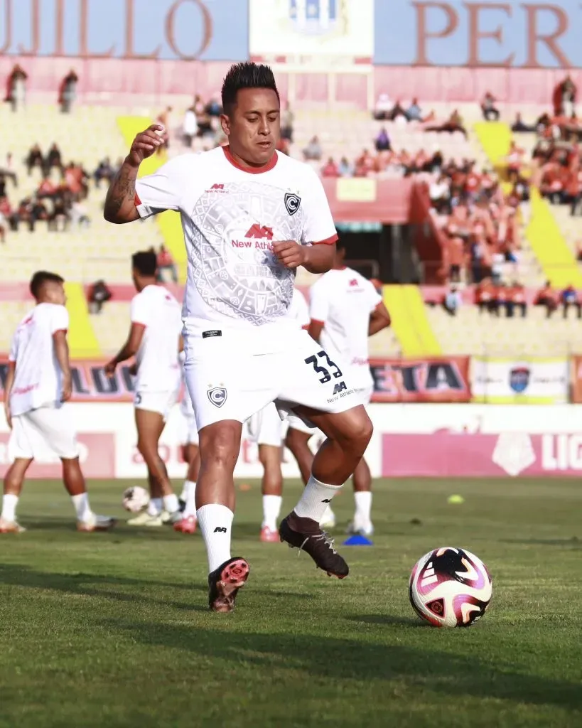 Christian Cueva jugó hace poco en Cienciano. (Foto: X).