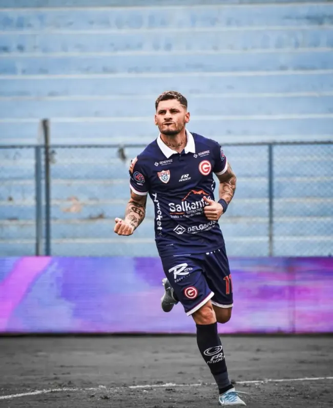 Pablo Erustes jugando en Deportivo Garcilaso. (Foto: X).