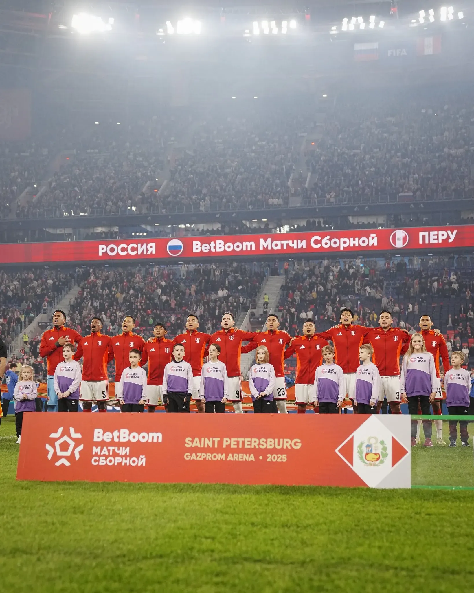 Renzo Garcés fue titular con Perú ante Rusia. (Foto: X).
