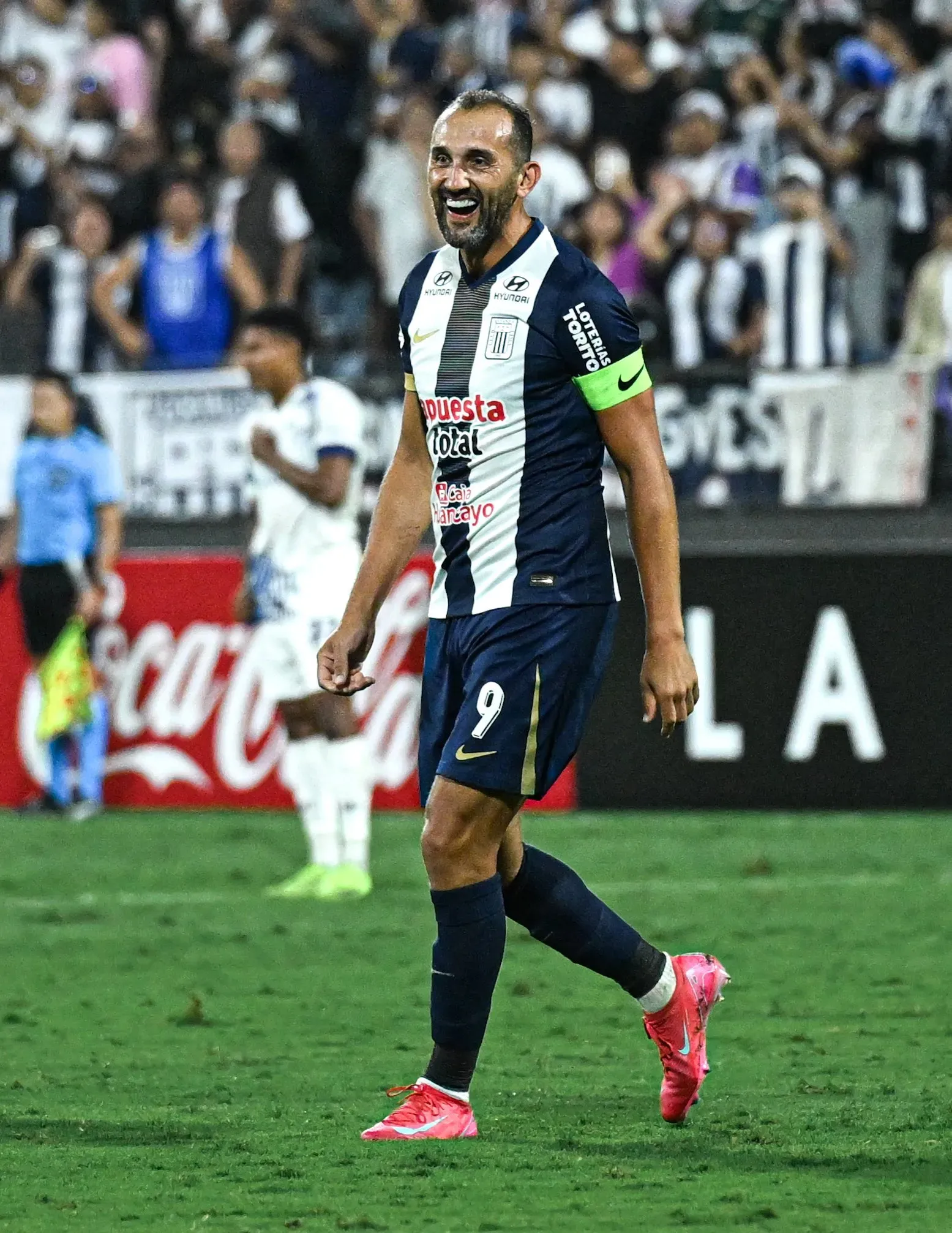 Hernán Barcos jugando este año en Alianza Lima. (Foto: X).