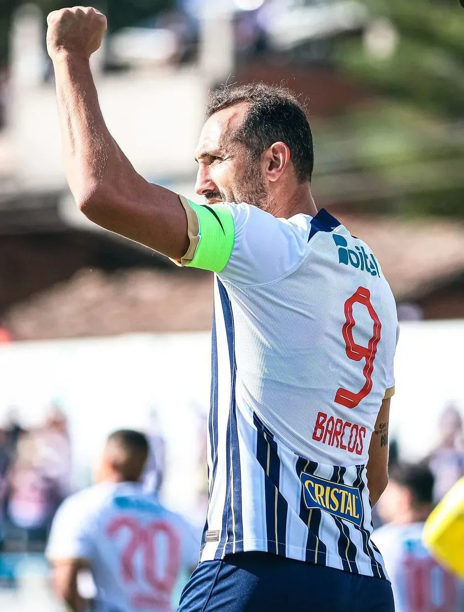 Hernán Barcos jugando en Alianza Lima. (Foto: X).