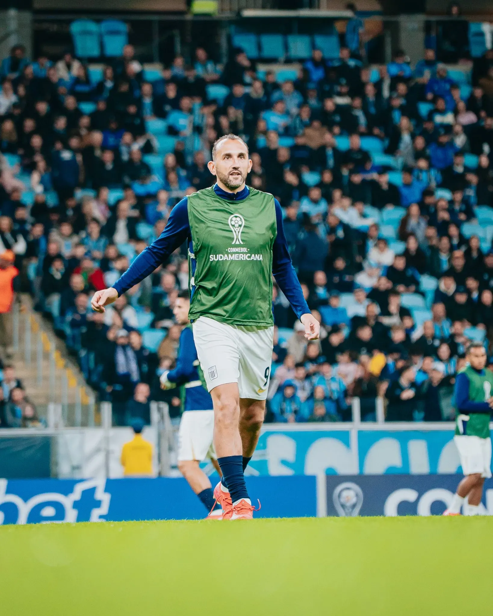 Hernán Barcos jugando en Alianza Lima. (Foto: X).