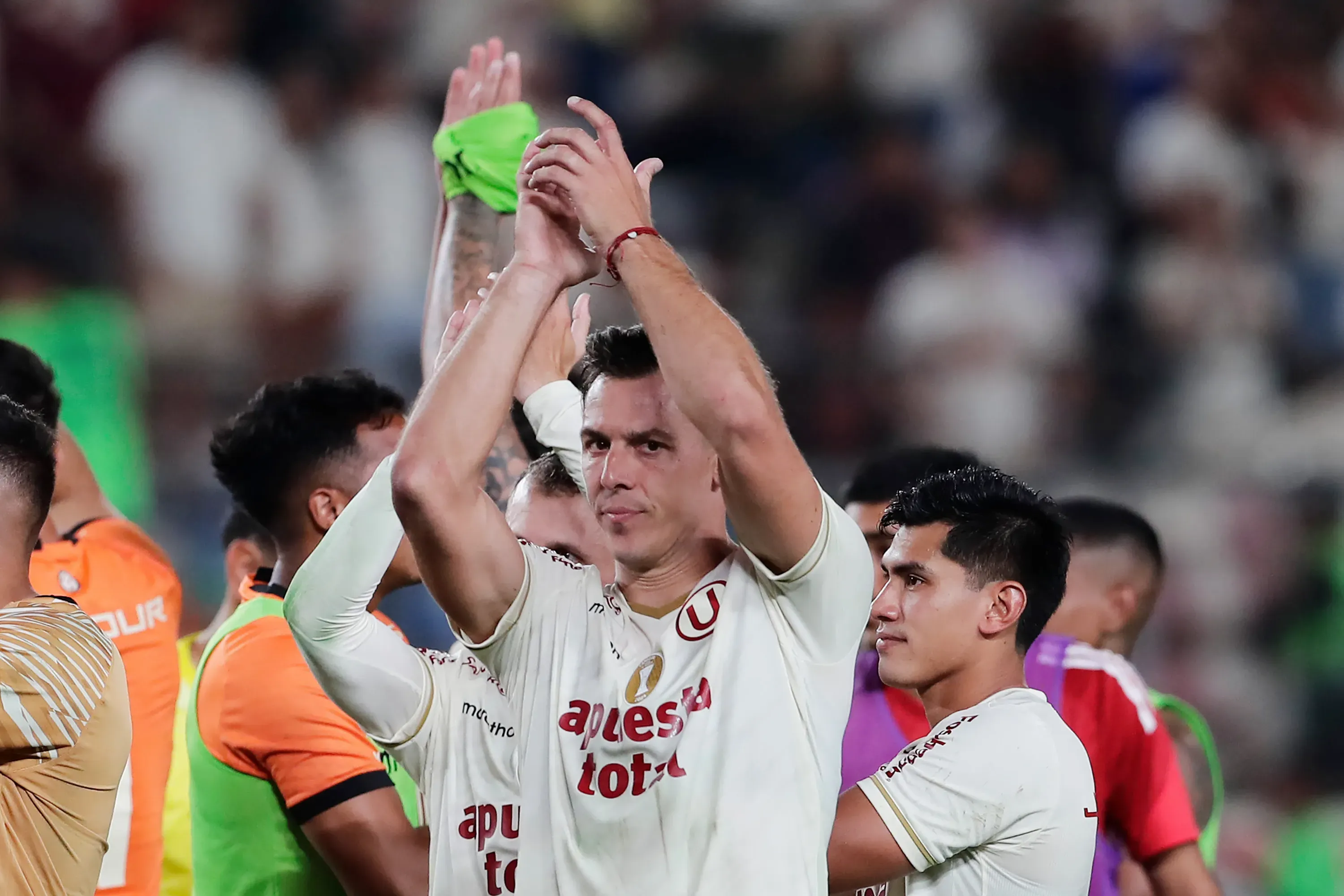Diego Churín cuando jugaba en Universitario contra el Inter Miami de Lionel Messi. (Photo by Daniel Apuy/Getty Images)