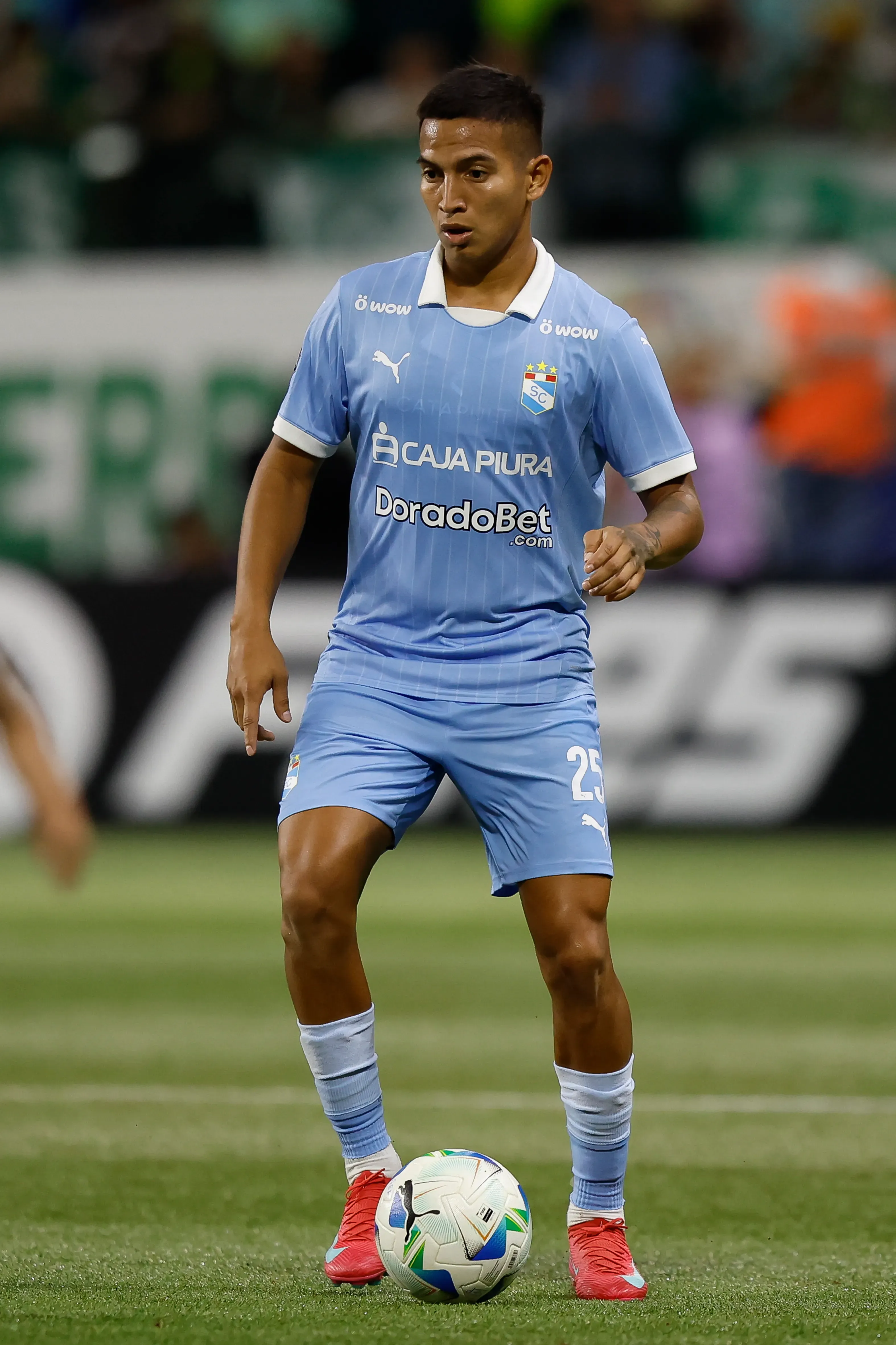 Martin Tavara jugando en Sporting Cristal la Copa CONMEBOL Libertadores 2025 ante Palmeiras. (Photo by Miguel Schincariol/Getty Images)