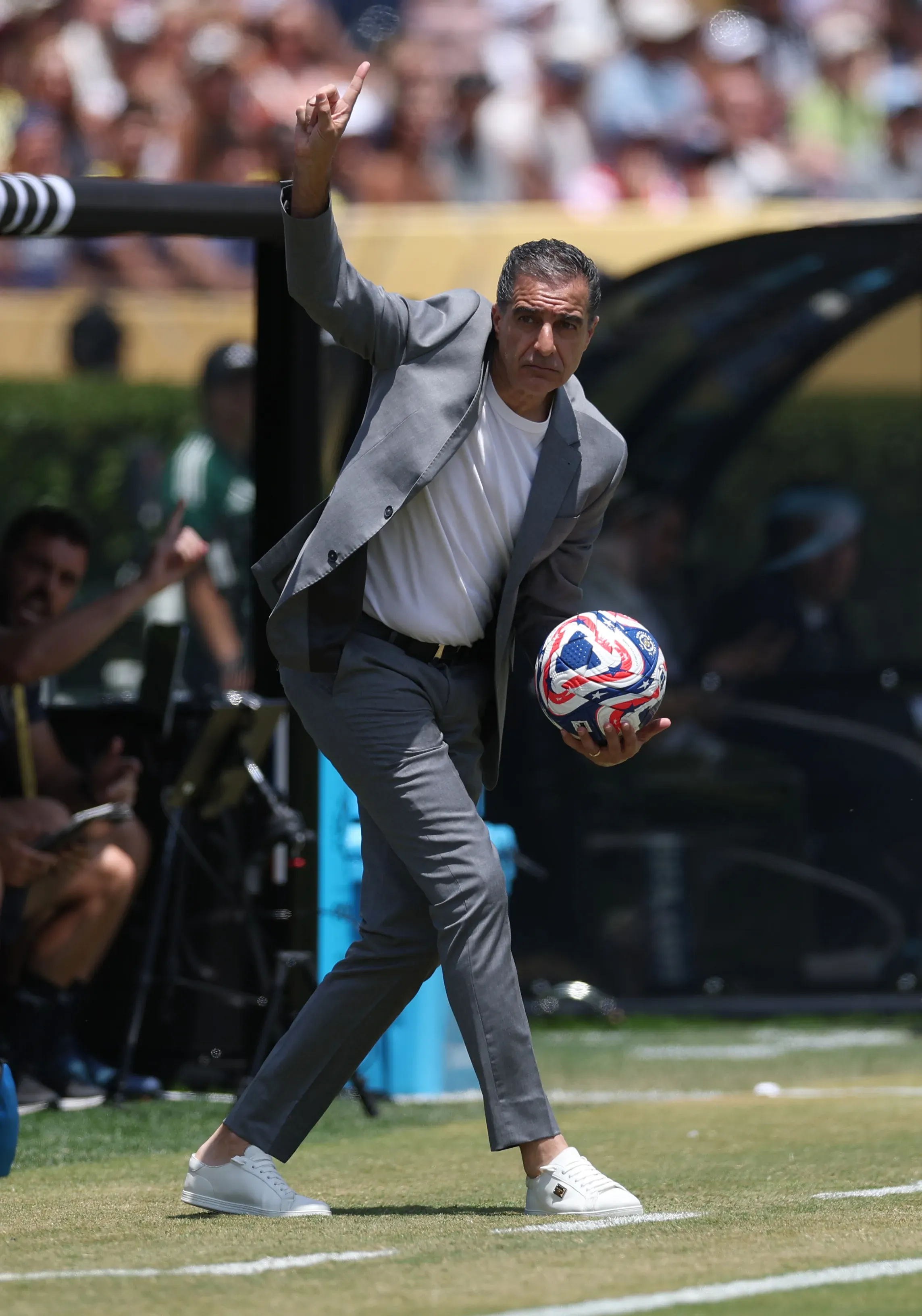 Renato Paiva trabajando como entrenador en Botafogo por el Mundial de Clubes. (Photo by Stu Forster/Getty Images)