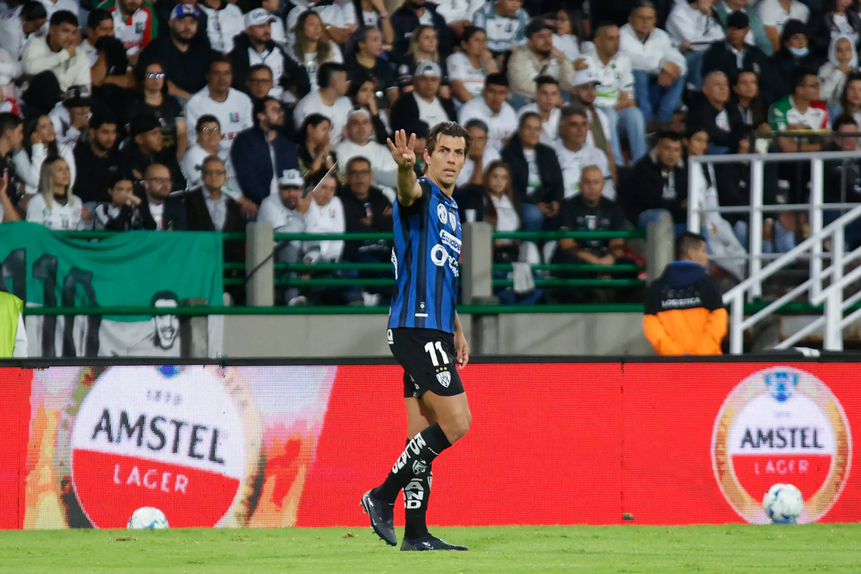 Michael Hoyos jugando la Copa CONMEBOL Sudamericana 2025 en el Estadio Palogrande de Manizales. (Photo by Jonh Jairo Bonilla/Getty Images)