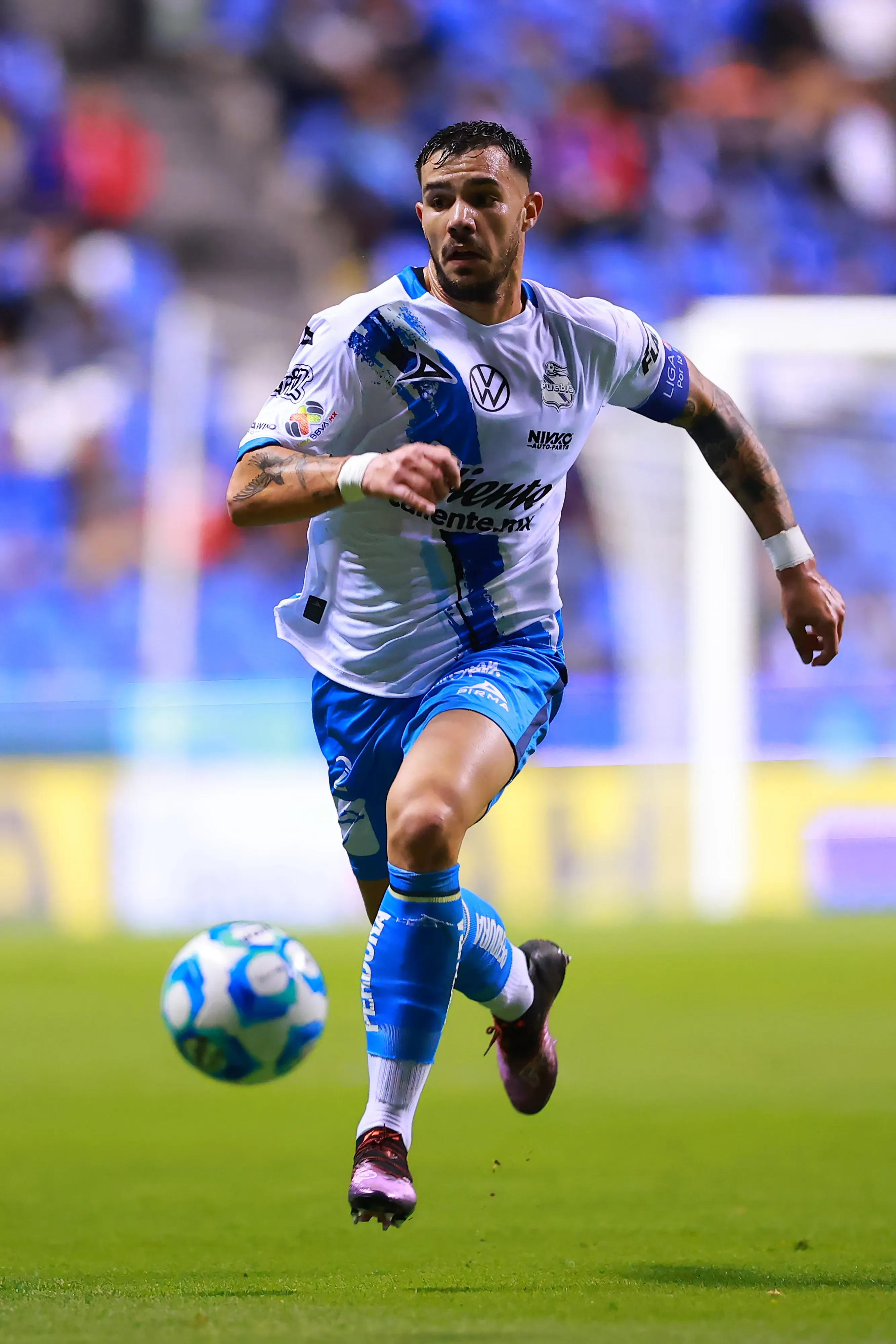 Juan Fedorco jugando en Puebla el Torneo Apertura 2025 de la Liga MX. (Photo by Hector Vivas/Getty Images)
