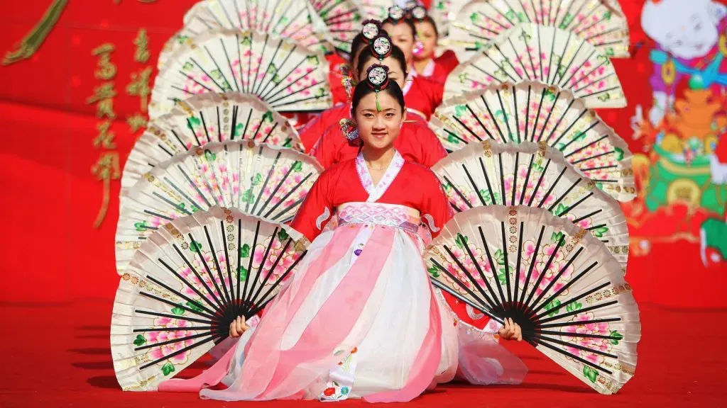 dances lunar new year