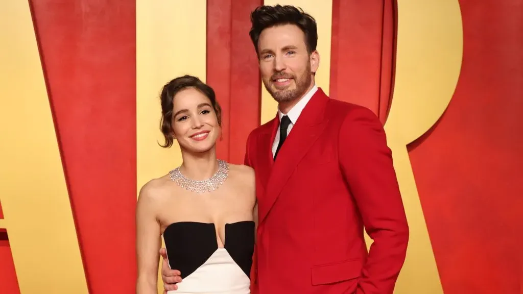 Alba Baptista and Chris Evans attend the 2024 Vanity Fair Oscar Party. (Source: Amy Sussman/Getty Images)