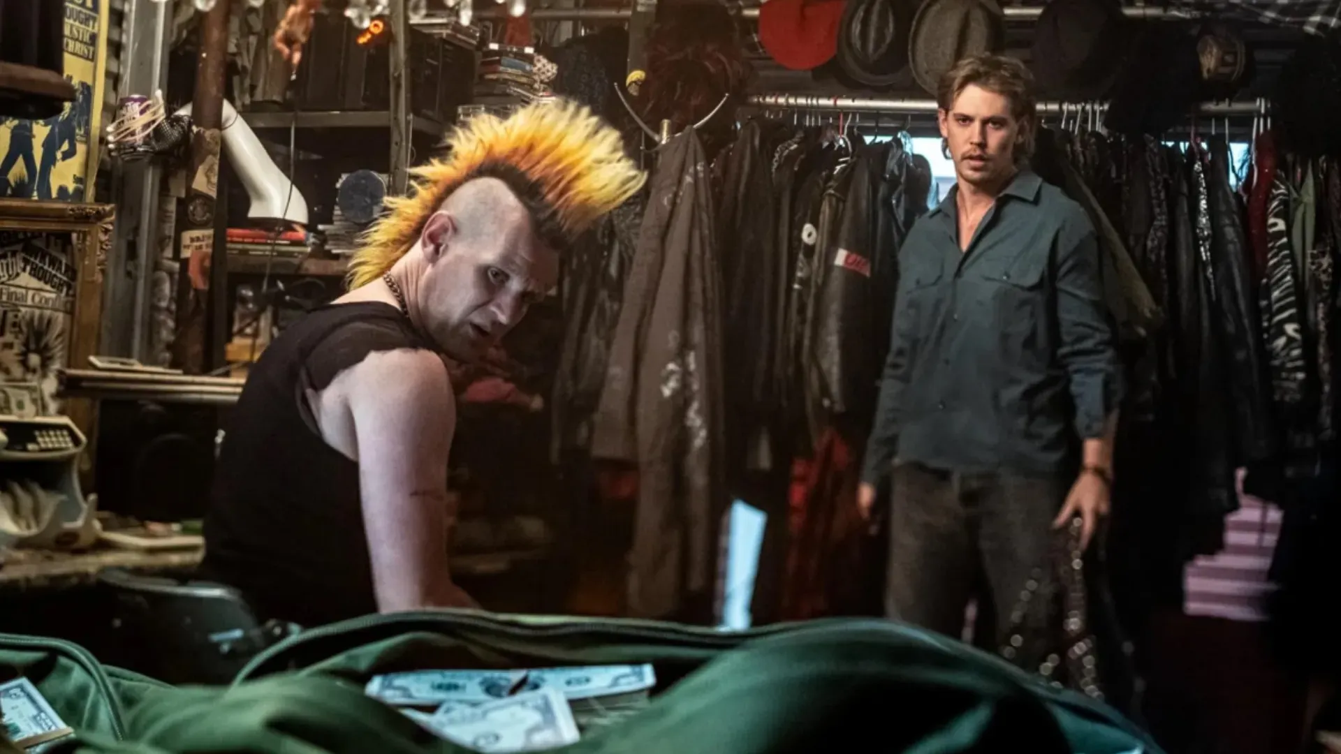 Matt Smith and Austin Butler in Caught Stealing (2025)