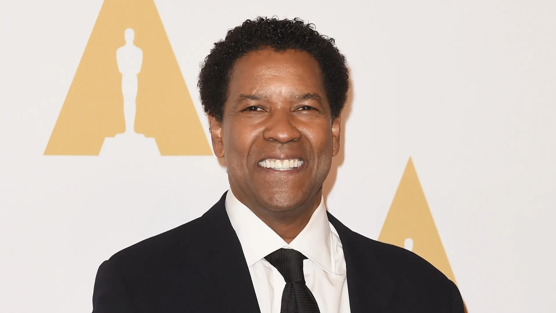 Actor/filmmaker Denzel Washington attends the 89th Annual Academy Awards Nominee Luncheon at The Beverly Hilton Hotel on February 6, 2017 in Beverly Hills, California. (Photo by Kevin Winter/Getty Images)