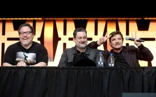 Jon Favreau, Dave Filoni y Pedro Pascal en un Evento de The Mandalorian
