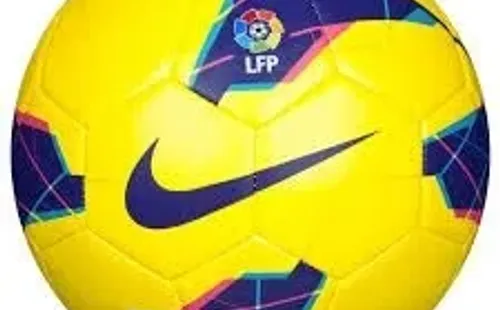 El balón de la temporada 2012-13 de La Liga (España).