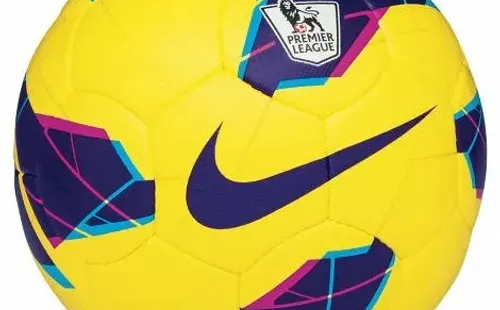 El balón de la temporada 2012-13 de la Premier League (Inglaterra).