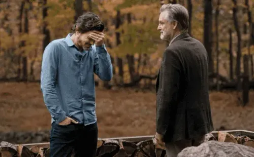 Matt Bomer, junto a Bill Pullman haciendo ‘The Sinner’.