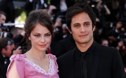 Dolores Fonzi y Gael García Bernal, durante el festival de Cannes en 2010 (EL MUNDO)