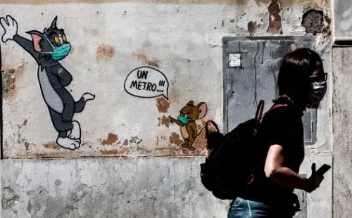 Pintura de Tom y Jerry en las calles de Roma en Mayo de 2020 (GETTY)