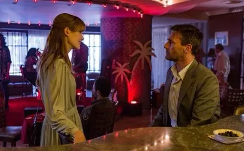 Jon Hamm y Rosamund Pike en Beirut