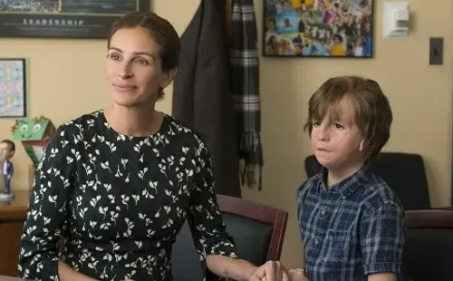 Jacob Tremblay y Julia Roberts en Wonder