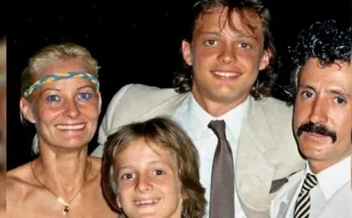 La familia de Luis Miguel, con su madre Marcela Basteri, su padre Luisito Rey y su hermano Sergio.