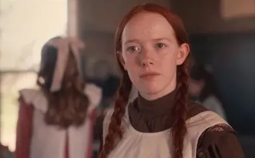 Amybeth McNulty