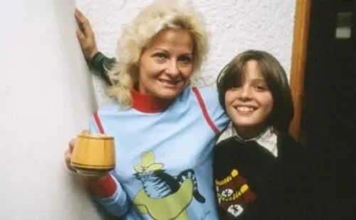 Marcela Basteri junto a un pequeño Luis Miguel.