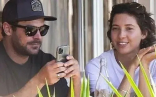 Zac Efron y Vanessa Valladares, su nueva pareja, en un bar de Australia.