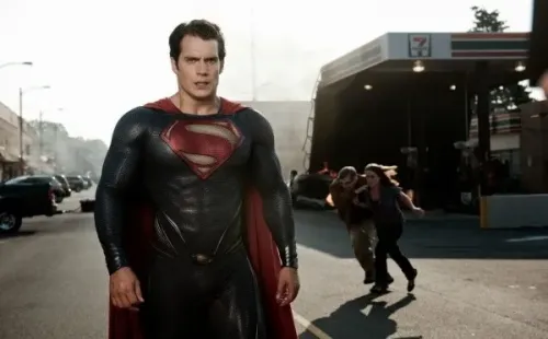 Henry Cavill, interpretando a ‘Súperman’ en la primera película. Foto: DC