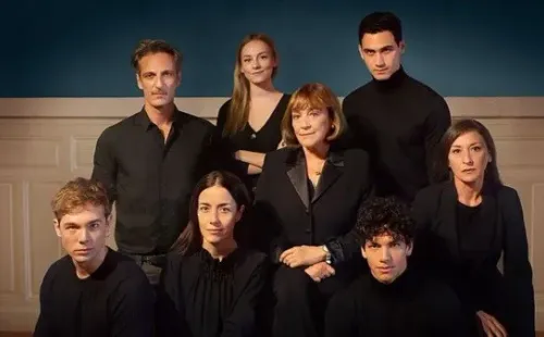 El elenco de ‘Alguien tiene que morir’. Foto: Netflix