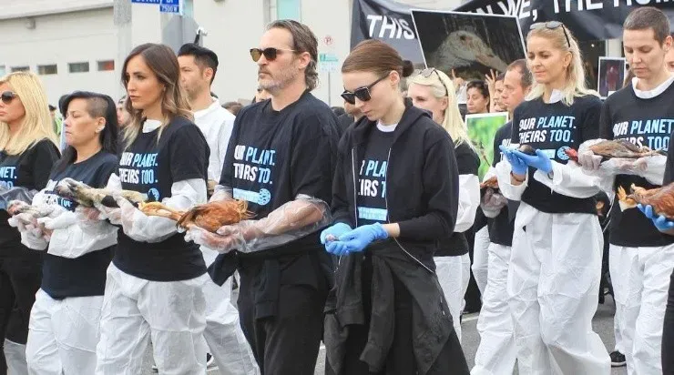 JoaquinPhoenix_RooneyMara_MarchaActivista