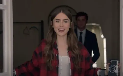 LilyCollins_EmilyEnParis