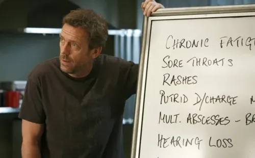dr house hugh laurie roadkill movistar plus