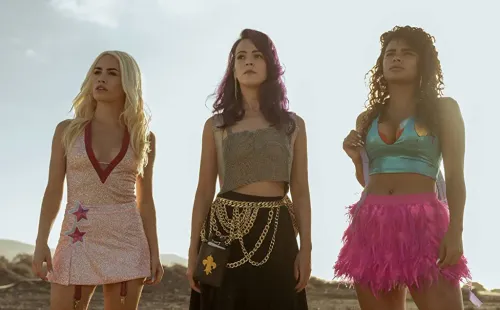 Coral, Wendy y Gina en Sky Rojo. Foto: (IMDB)