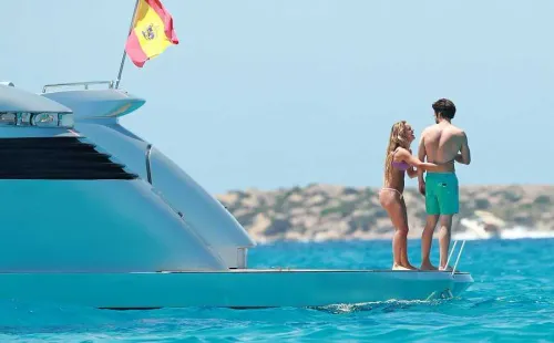 Alejandra Onieva y Sebastian Stan en Ibiza (Caras)