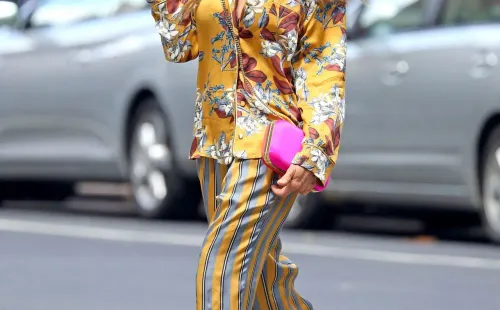 Sarah Jessica Parker con su look estilo pijama.
