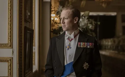 Tobías Menzies caracterizado como Felipe de Edimburgo. Foto: (IMDB)