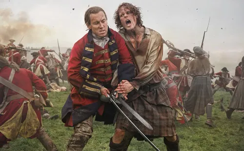 El Capitán Randall y Jamie Fraser el día de la batalla de Culloden. Foto: (IMDB)