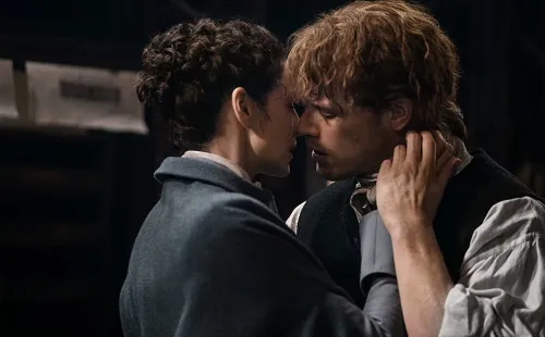 Catriona Balfe y Sam Heughan en sus papeles de Jamie y Claire. Foto: (IMDB)