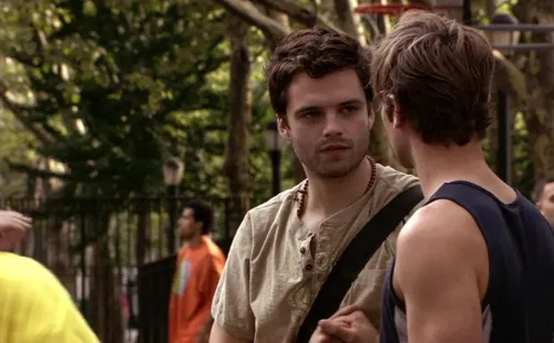 La primera aparición de Sebastián Stan en Gossip Girl. Foto: (IMDB)