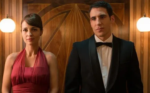 Paula Echevarría y Miguel Ángel Silvestre caracterizados como Ana y Alberto. Foto: (IMDB)