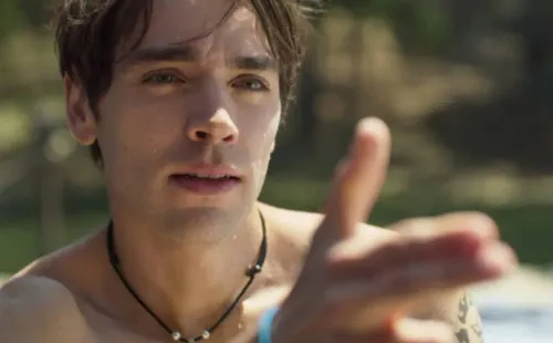 Leo Deluglio en su papel de Álex. Foto: (Netflix)