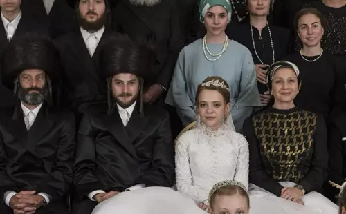 Poco Ortodoxa se estrenó en abril del año pasado, pero no fue renovada para una segunda temporada (Foto: IMDb/Netflix)