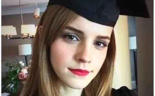 Emma Watson al momento de su graduación.