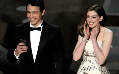 James Franco y Anne Hathaway en la presentación de los Óscar. Foto: (Getty)