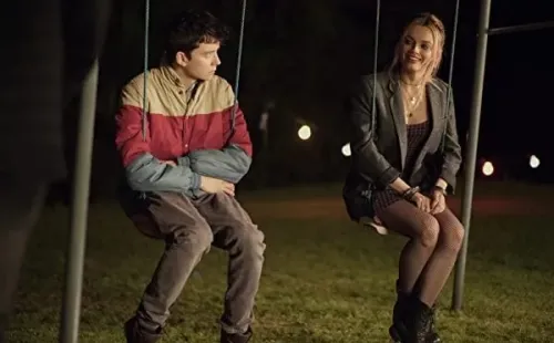 Asa Butterfield y Emma Mackey. Foto: (IMDB)