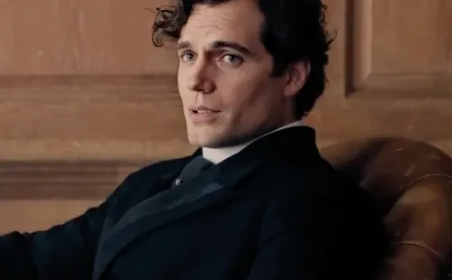 Henry Cavill está volviendo a enfocarse en Enola Holmes. Foto: (IMDB)