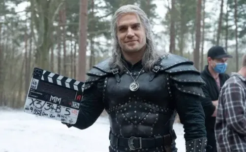 Henry Cavill volverá como el hechicero. Fuente: (Netflix)