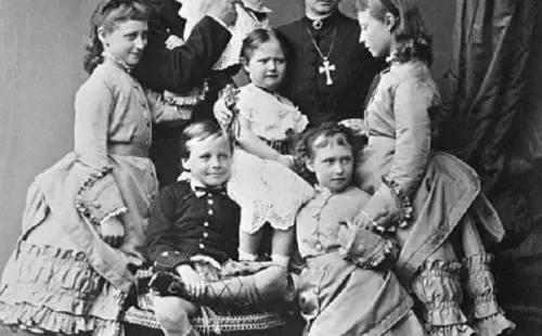 Alicia del Reino Unido junto a sus esposo y sus hijos. Foto: (Pinterest)